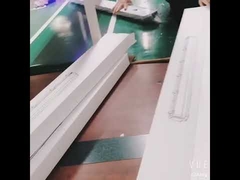 مصباح ثلاثي مقاوم للماء LED للمتاجر الكبرى ومواقف السيارات والمستودعات