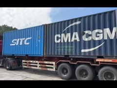 مصابيح الحديقة الجديدة محملة في حاويات ومستعدة للشحن