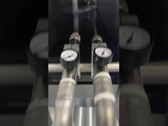 اختبار مقاومة للماء لأضواء الحديقة يجري.