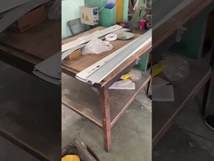 الإضاءة الخارجية: العمل اليومي في ورش الإنتاج والتجميع.