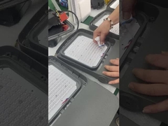 عملية إنتاج خط تجميع مكونات مصابيح الفيضانات المقاومة للماء