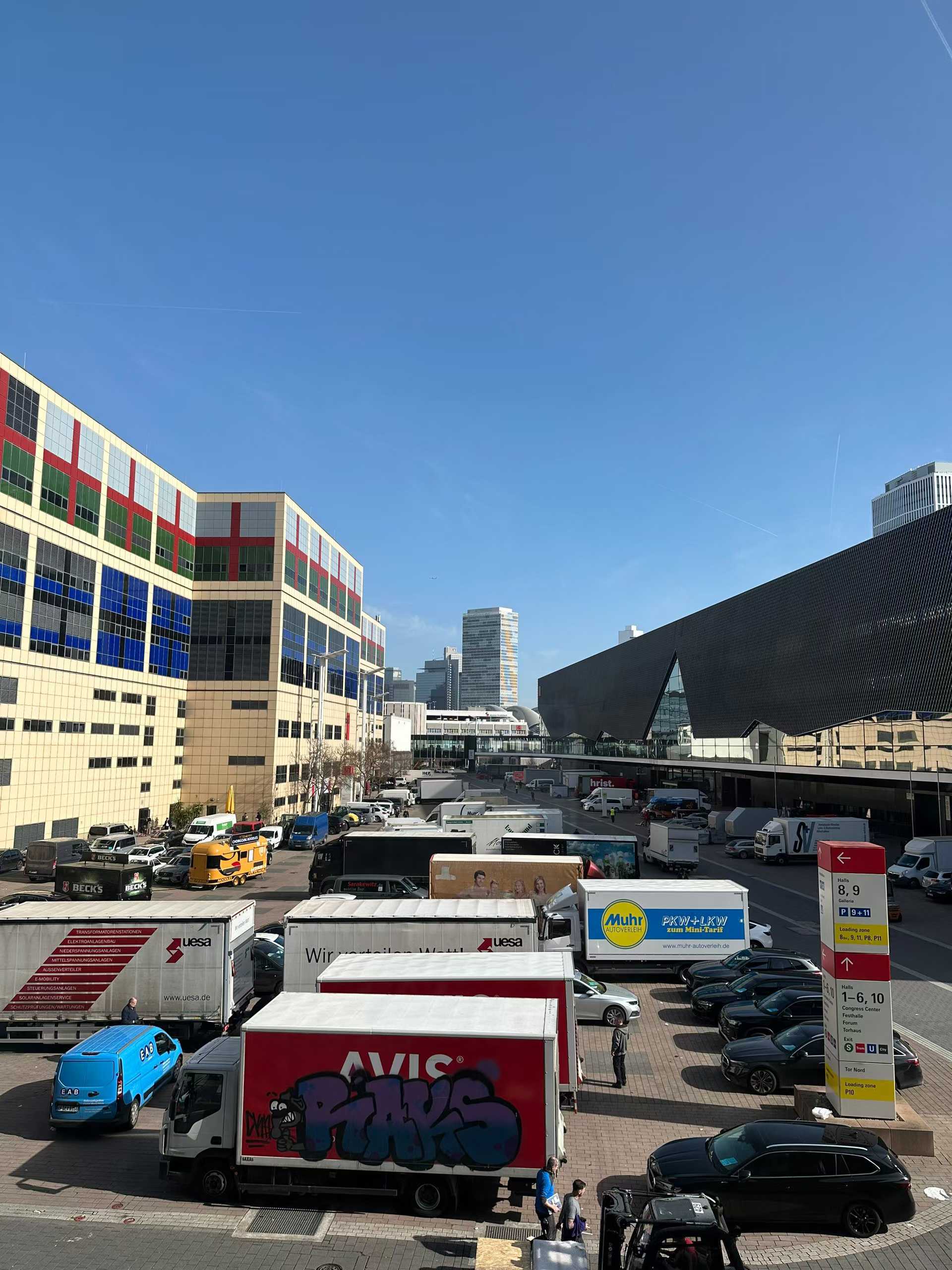 أحدث مدونات الشركة حول إضاءة جيانغسو أوي تلمع في مبنى الضوء + فرانكفورت مع ابتكارات الطاقة الشمسية المتطورة.