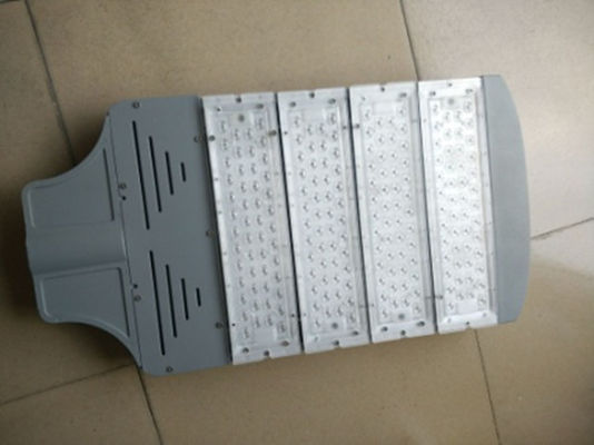 شراء ضوء الشارع LED ذو سطوع عالي IP66 ثلاثي كري 110W 120W مع حماية 10KV 20KV من التموجات الضوئية الحديثة online manufacture