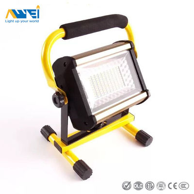 مصابيح الفيضانات الخارجي 50W المحمولة قابلة لإعادة الشحن المصنعة مصابيح الفيضانات LED بطارية تعمل للضوء الخارجي،التخييم